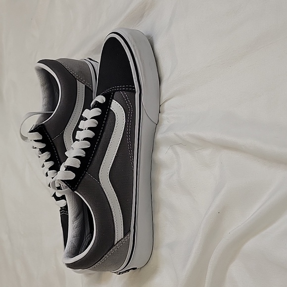 Women's Van's athletic shoes - Picture 6 of 9